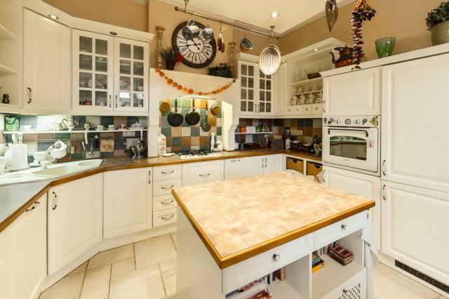 Eladó családi ház, Kecskeméten 188 M Ft, 7 szobás