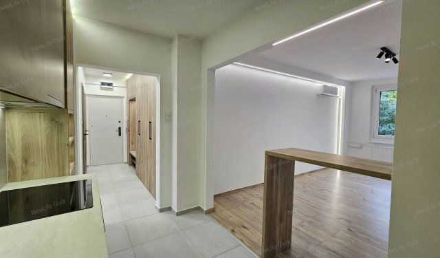 Eladó panellakás, Győrött 62 M Ft, 3 szobás