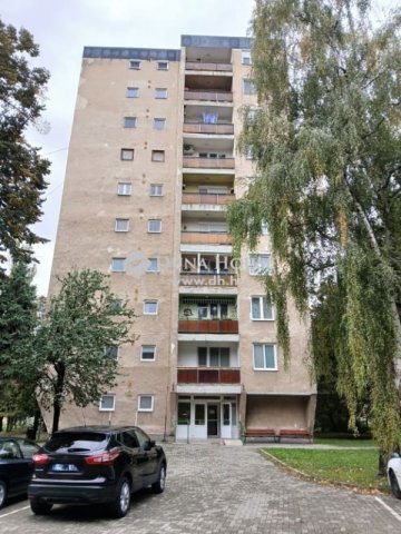 Eladó panellakás, Nyergesújfaluban 31 M Ft, 3 szobás