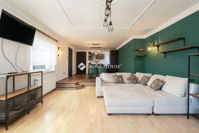 Eladó családi ház, Vértessomlón 149.9 M Ft, 7 szobás