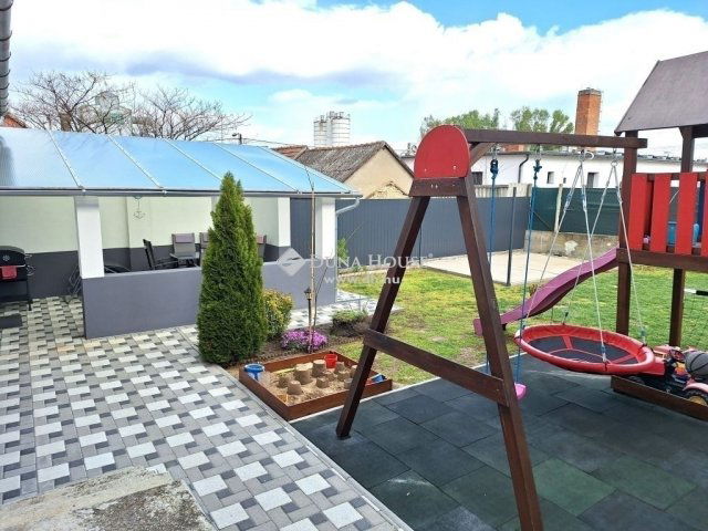 Eladó családi ház, Kecskeméten 81.5 M Ft, 4 szobás