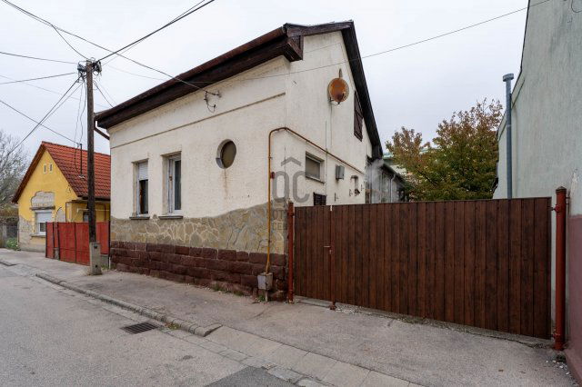 Eladó családi ház, Székesfehérvárott 72.2 M Ft, 5 szobás