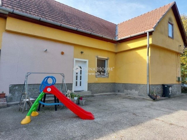 Eladó családi ház, Szigethalmon 130 M Ft, 5+5 szobás