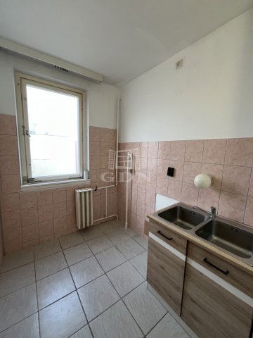 Eladó panellakás, Veszprémben 42.5 M Ft, 2 szobás