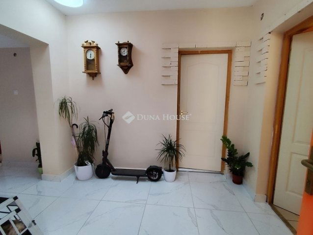 Eladó családi ház, Vecsésen 75 M Ft, 3 szobás