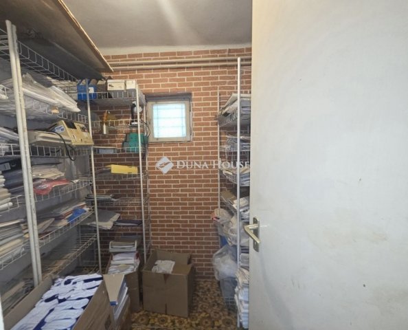 Eladó családi ház, Szegeden 69 M Ft, 2 szobás