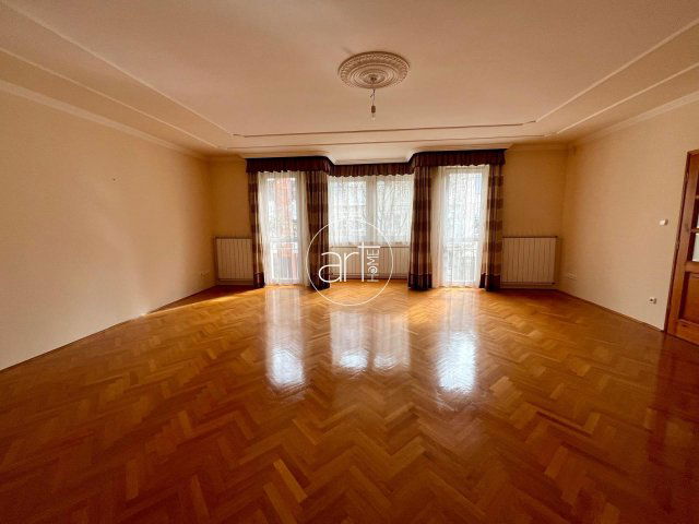 Eladó téglalakás, Szegeden, Ősz utcában 700 M Ft, 12 szobás
