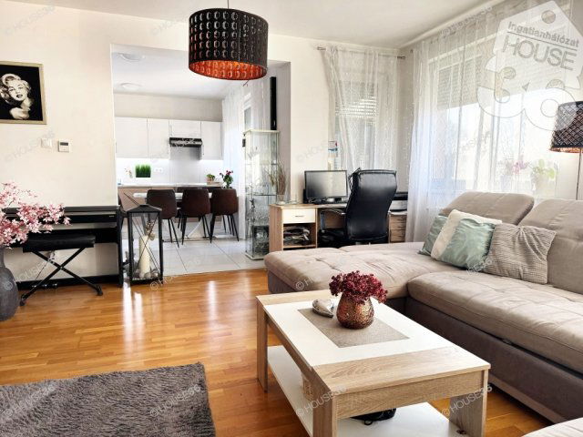 Eladó sorház, Kecskeméten 153.9 M Ft, 5 szobás