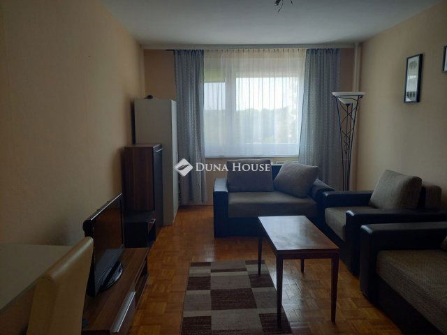Eladó panellakás, Tiszaújvárosban, Barcsay Jenő téren 24.9 M Ft