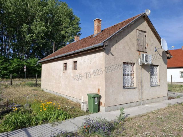 Eladó családi ház, Csemőn 27.9 M Ft, 2 szobás