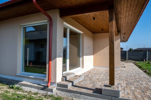 Eladó családi ház, Szegeden 295 M Ft, 4 szobás