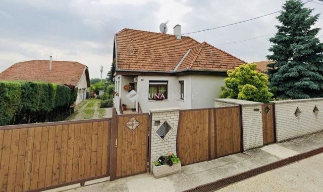 Eladó családi ház, Tárnokon 129 M Ft, 5 szobás