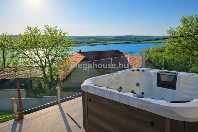 Eladó családi ház, Biatorbágyon 229 M Ft, 6 szobás