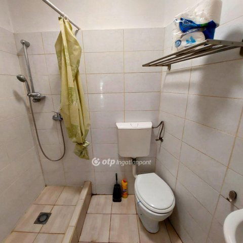 Eladó családi ház, Cegléden 44.9 M Ft, 1+2 szobás