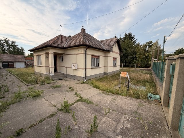 Eladó családi ház, Vácon 85 M Ft, 2 szobás