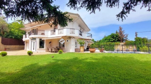 Eladó családi ház, Budapesten, III. kerületben 920 M Ft