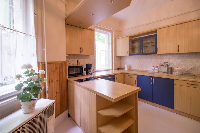 Kiadó iroda, Budapesten, VI. kerületben, Dózsa György úton