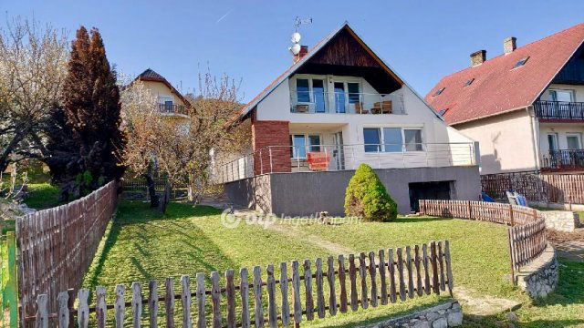 Eladó családi ház, Balatonfüreden 229 M Ft, 4+1 szobás