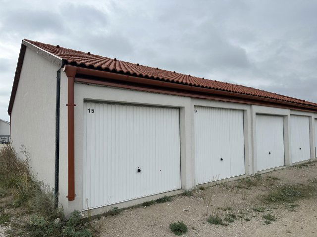 Eladó garázs, Várpalotán 6.9 M Ft / költözzbe.hu