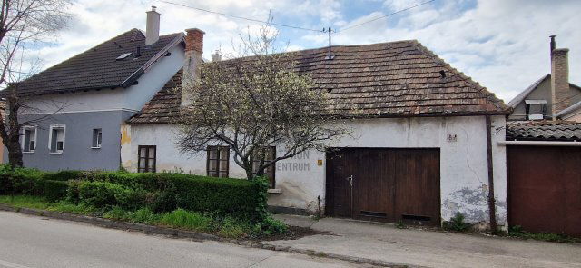 Eladó családi ház, Tatán, Bezerédi utcában 39 M Ft, 2 szobás