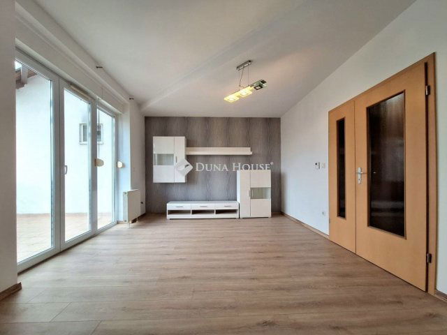 Eladó téglalakás, Győrött 81.9 M Ft, 3 szobás