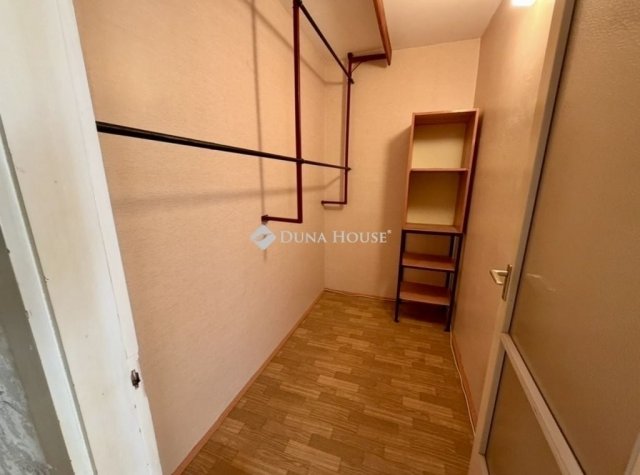 Eladó téglalakás, Székesfehérvárott 74.9 M Ft, 3+3 szobás