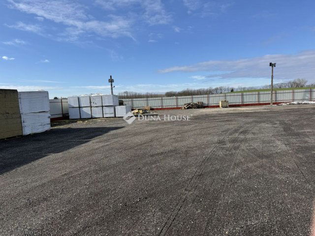 Eladó ipari ingatlan, Nyíregyházán 95 M Ft