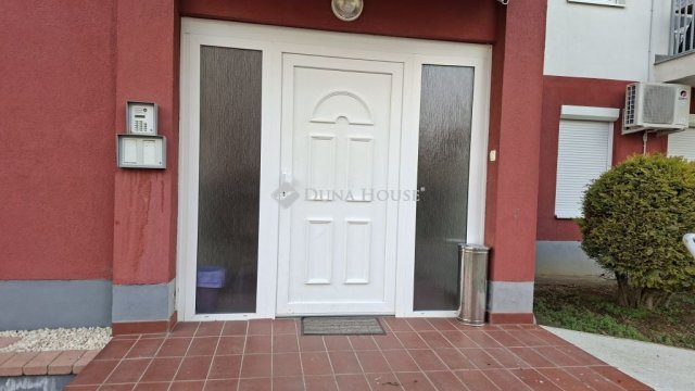 Eladó téglalakás, Dombóváron, Kernen téren 27.5 M Ft, 2 szobás