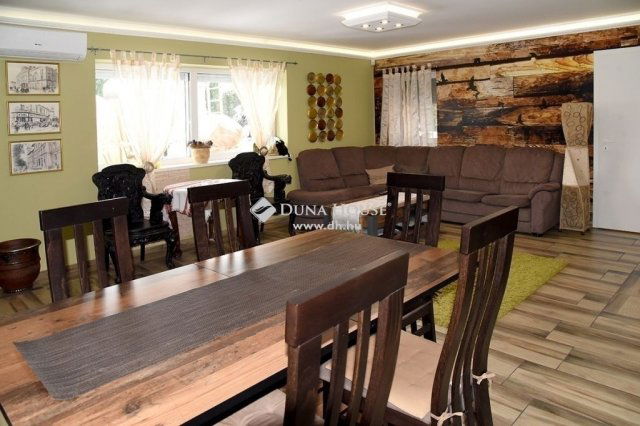 Eladó családi ház, Pécsett 119 M Ft, 4 szobás