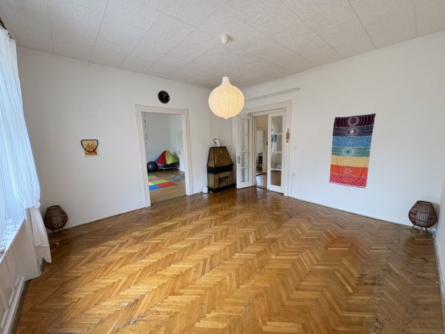 Eladó téglalakás, Kaposváron 44.8 M Ft, 3 szobás