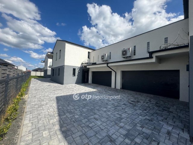 Eladó sorház, Velencén 198 M Ft, 5 szobás / költözzbe.hu