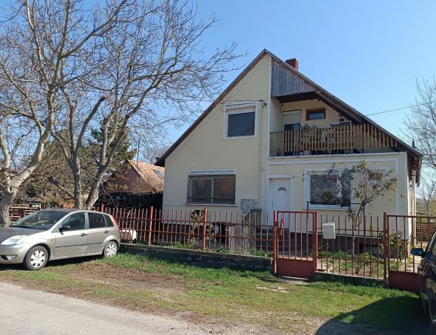 Eladó családi ház, Berhidán 62 M Ft, 6 szobás