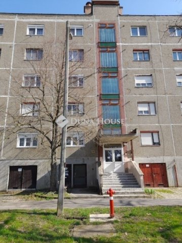 Eladó panellakás, Békéscsabán 29.9 M Ft, 2 szobás