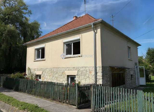 Eladó családi ház, Csatkán 49.5 M Ft, 3 szobás