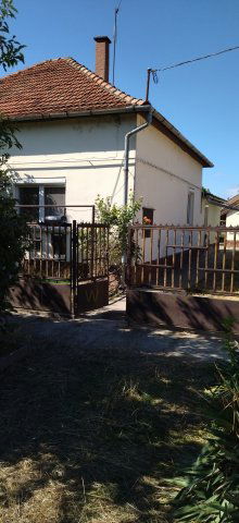 Eladó családi ház, Szegeden 35.9 M Ft, 2 szobás