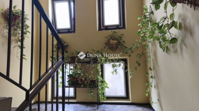 Eladó panellakás, Pécsett 40.5 M Ft, 2 szobás