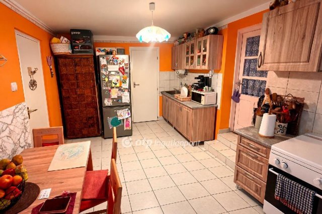 Eladó családi ház, Karcagon 18.999 M Ft, 3 szobás