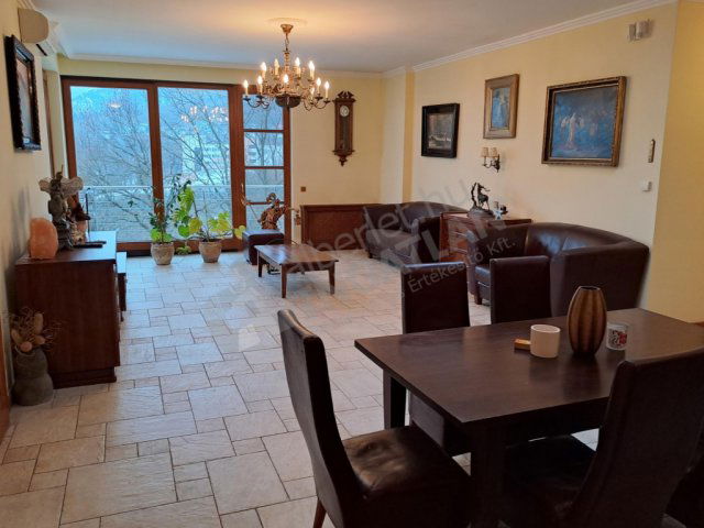 Kiadó téglalakás, albérlet, II. kerületben, Hárshegyi úton