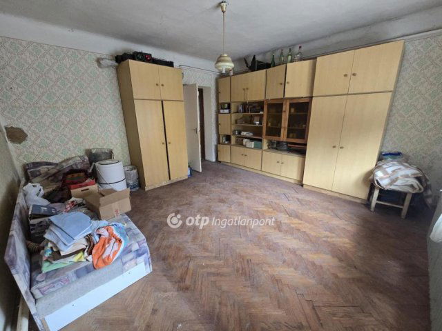 Eladó családi ház, Pápán 25.9 M Ft, 3 szobás