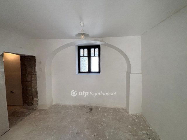 Eladó családi ház, Pápán 20.9 M Ft, 3 szobás