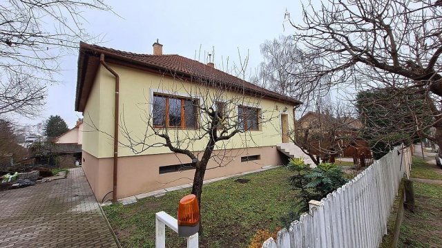 Eladó családi ház, Gödön 129.9 M Ft, 3 szobás