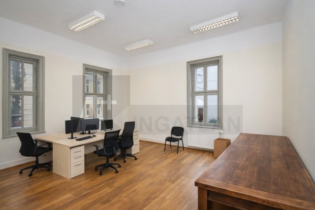 Eladó családi ház, Szegeden 265 M Ft, 8 szobás