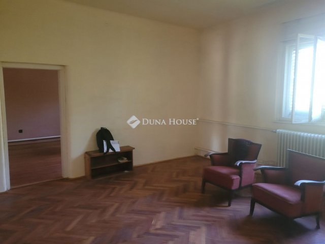 Eladó családi ház, Esztergomban, Wesselényi Miklós utcában