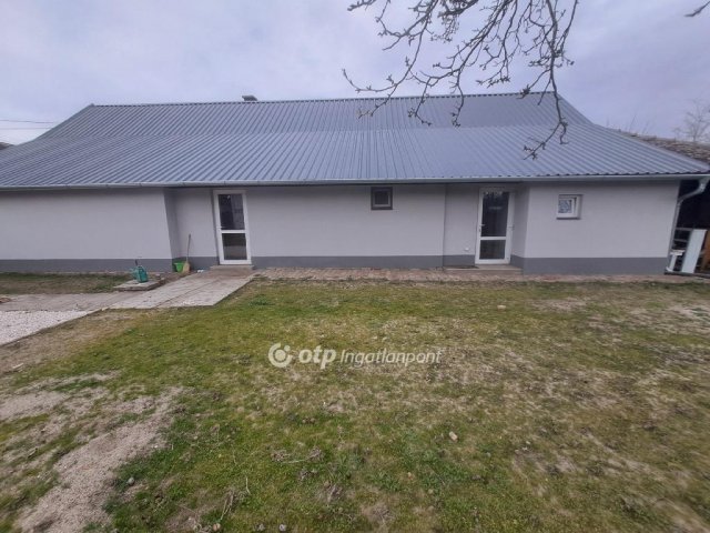 Eladó családi ház, Apátfalván 26.9 M Ft, 4 szobás