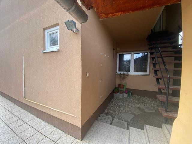 Eladó családi ház, Tatabányán 89.99 M Ft, 4+1 szobás