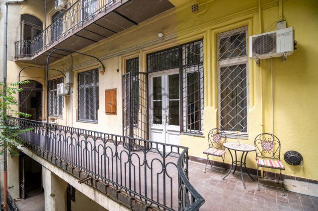 Eladó téglalakás, Budapesten, VI. kerületben 250 M Ft, 4 szobás