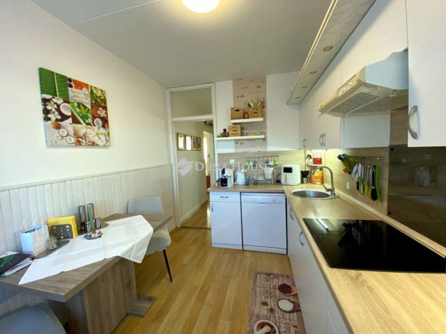 Eladó panellakás, Pécsett, Littke József utcában 61.9 M Ft