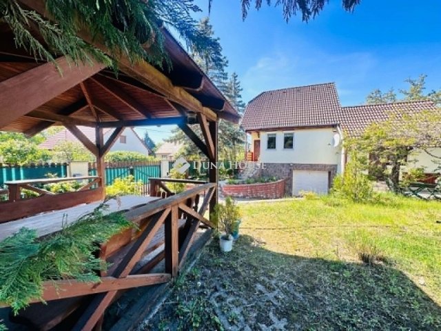 Eladó családi ház, Szentendrén 93.3 M Ft, 4 szobás