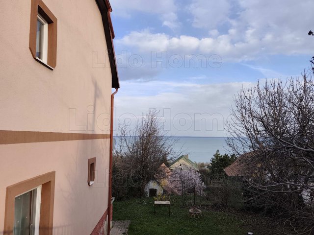 Eladó családi ház, Balatonalmádiban 139 M Ft, 5 szobás