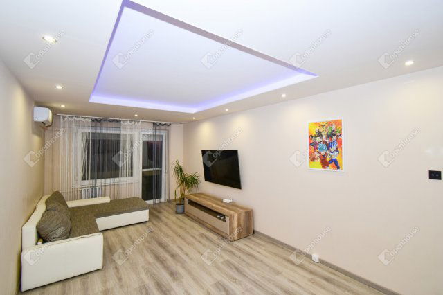 Eladó panellakás, Szegeden 51.9 M Ft, 2 szobás